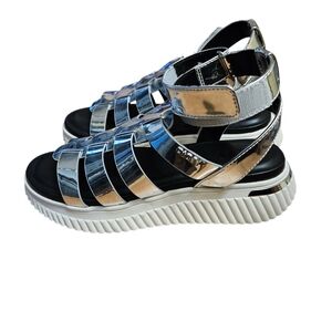 DKNY Platform Silver Sandals Size 9 M Silver Metallic Gladiator Chunky Lug Sole